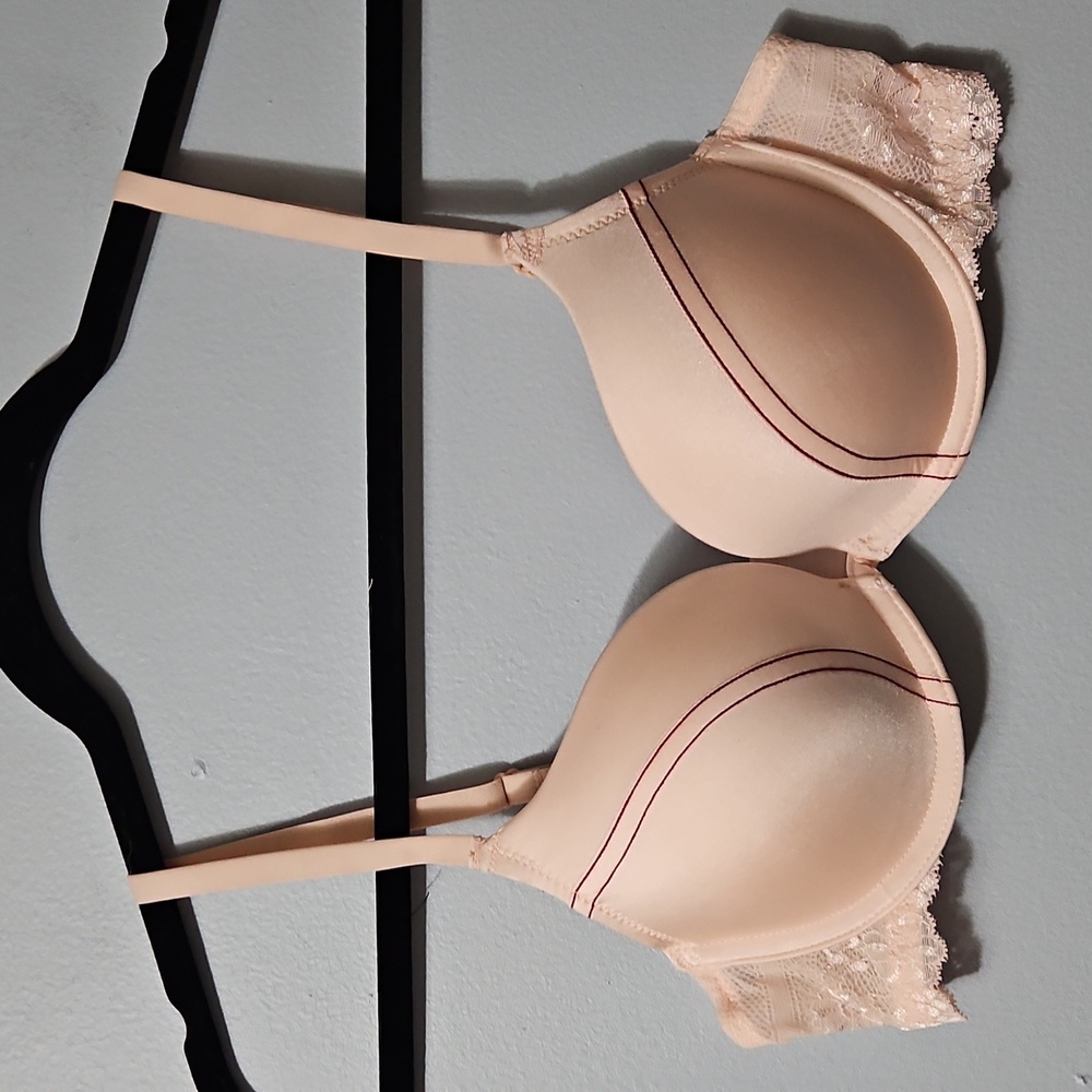 Elegant Lace Trimmed Push Up Underwire Padded Bra in Pink 36B